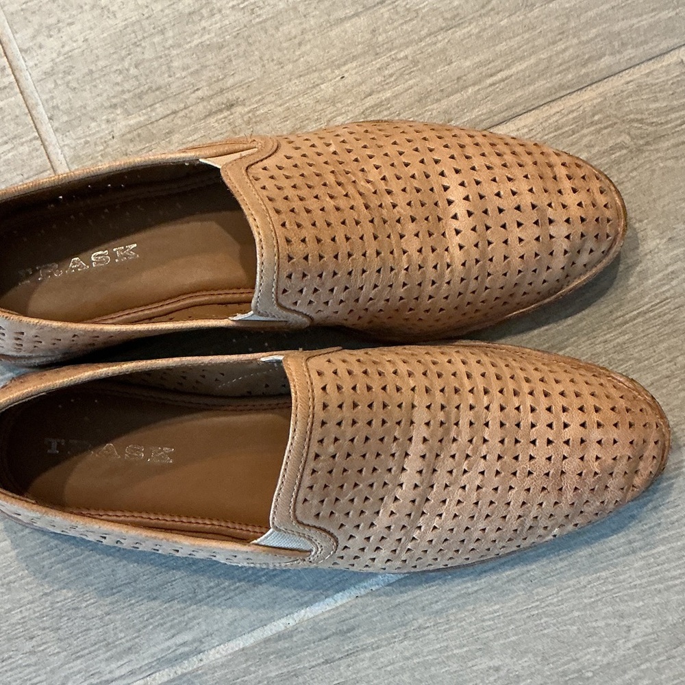 Trask All Perforated Leather Tan Loafers Women’s Sz 9M - Picture 5 of 6